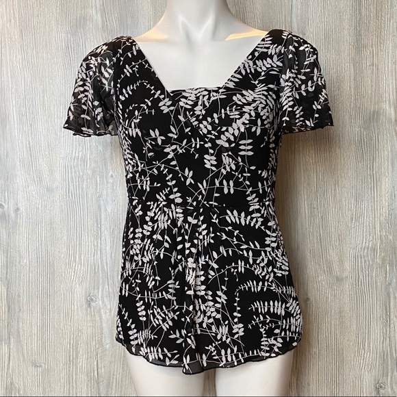 Cute Nine West lined black and white top size 2 - Picture 1 of 5